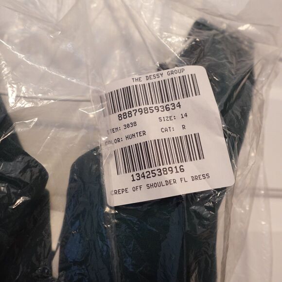 Dessy 3038 Hunter Green Off the Shoulder Notch Crepe Gown Trumpet Sz 14 New - Picture 3 of 6